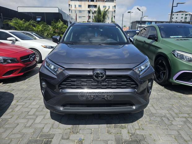 Toyota RAV4 2021 Gray