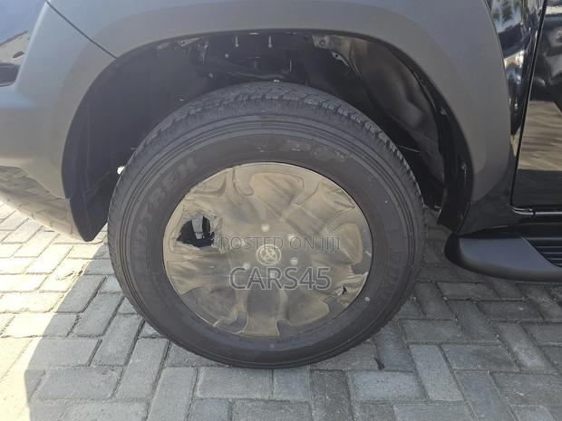 Toyota Hilux 2025 Black