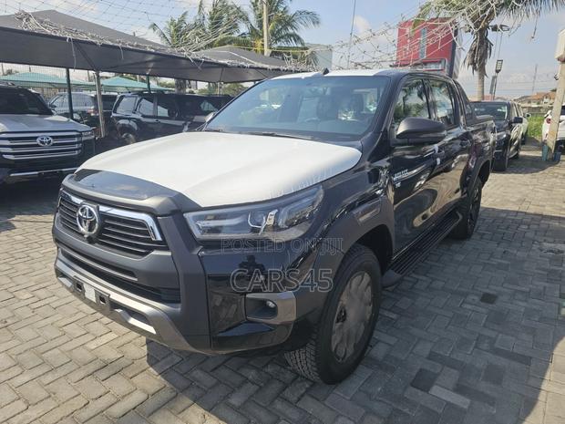 Toyota Hilux 2025 Black