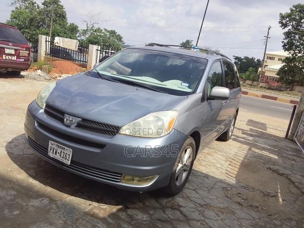 Toyota Sienna 2004 Blue