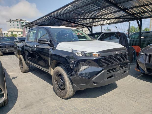 Toyota Hilux 2025 Black