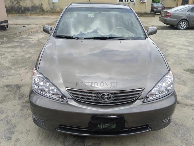 Toyota Camry 2006 Gray