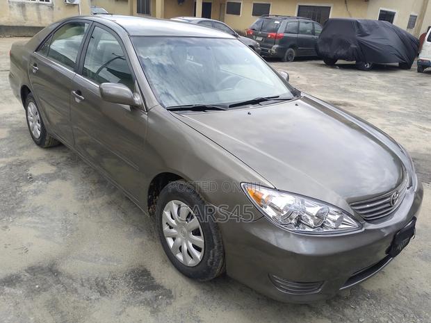 Toyota Camry 2006 Gray