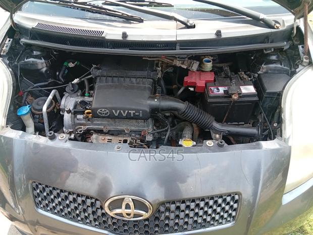 Toyota Yaris 2009 Gray