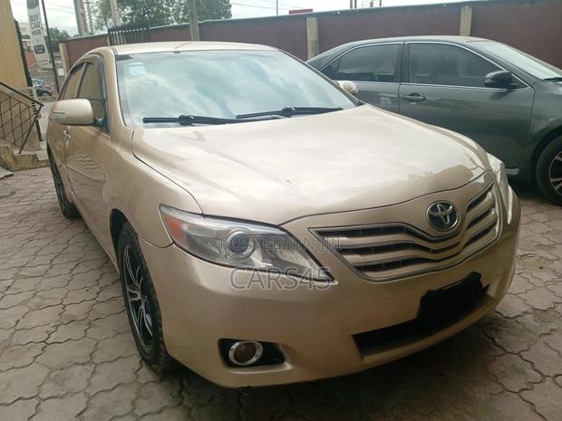 Toyota Camry 2011 Gold