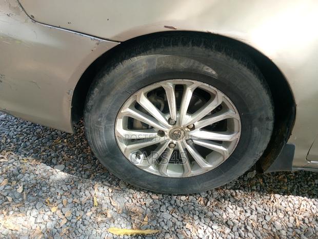 Toyota Camry 2005 Gold