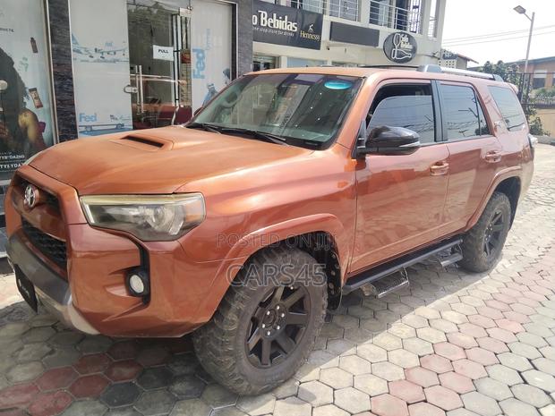 Toyota 4-Runner 2018 Orange
