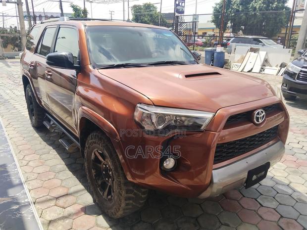 Toyota 4-Runner 2018 Orange