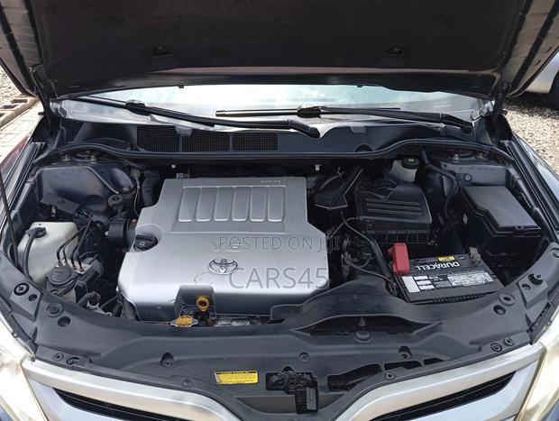 Toyota Venza 2011 Silver
