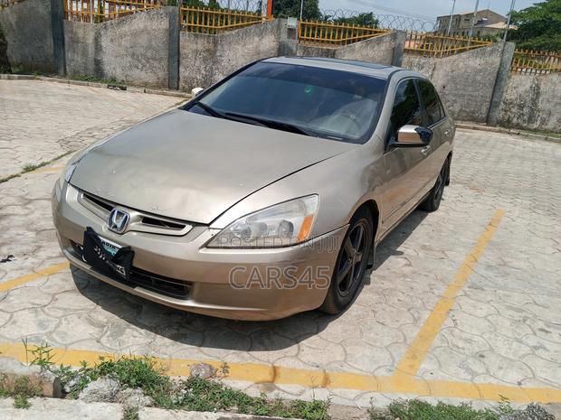 Honda Accord 2004 Gold