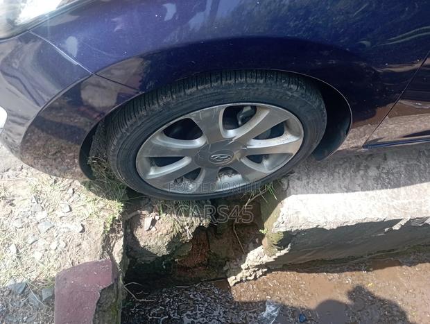 Hyundai Elantra 2011 Blue