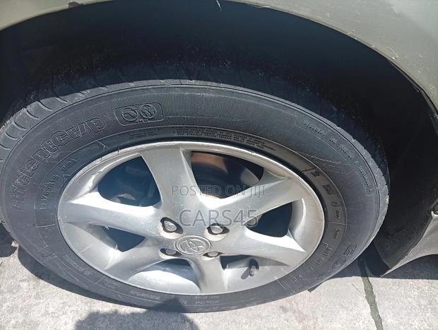 Toyota Corolla Altis 2005 Gold