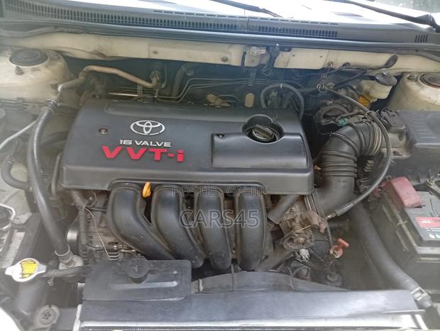 Toyota Corolla Altis 2005 Gold