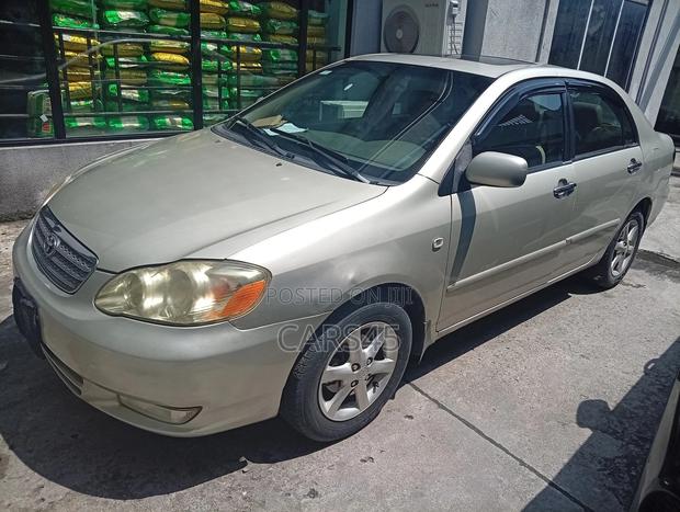 Toyota Corolla Altis 2005 Gold