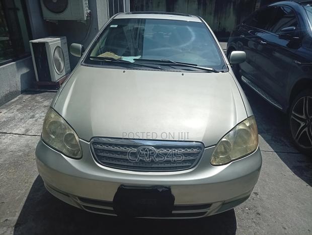 Toyota Corolla Altis 2005 Gold