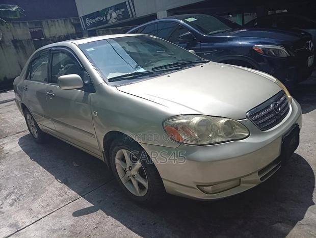 Toyota Corolla Altis 2005 Gold