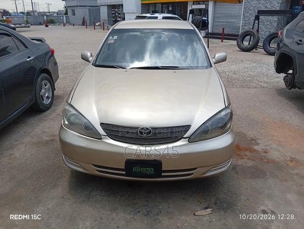 Toyota Camry 2003 Gold