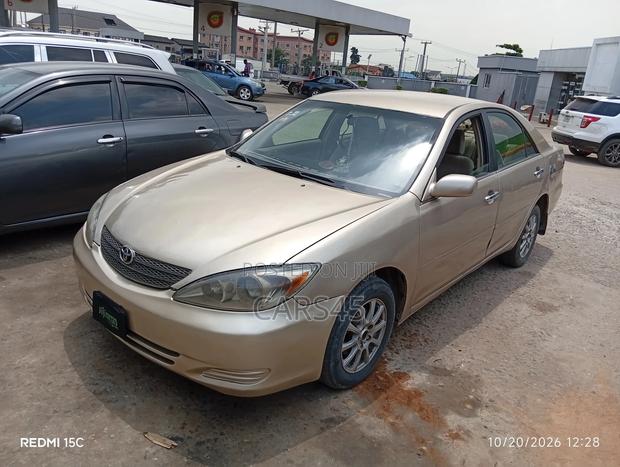Toyota Camry 2003 Gold