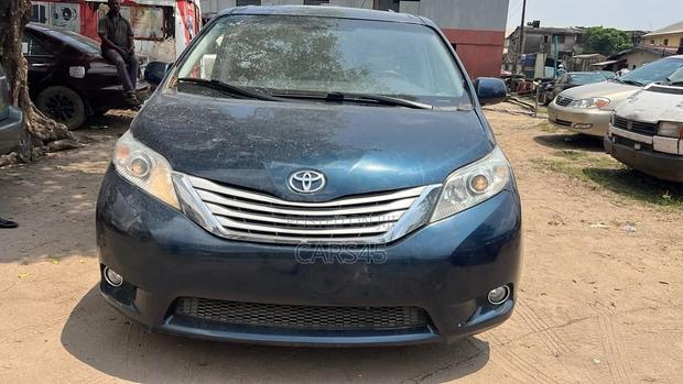 Toyota Sienna XLE 8 Passenger 2012 Black