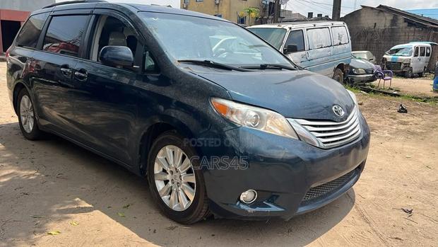 Toyota Sienna XLE 8 Passenger 2012 Black