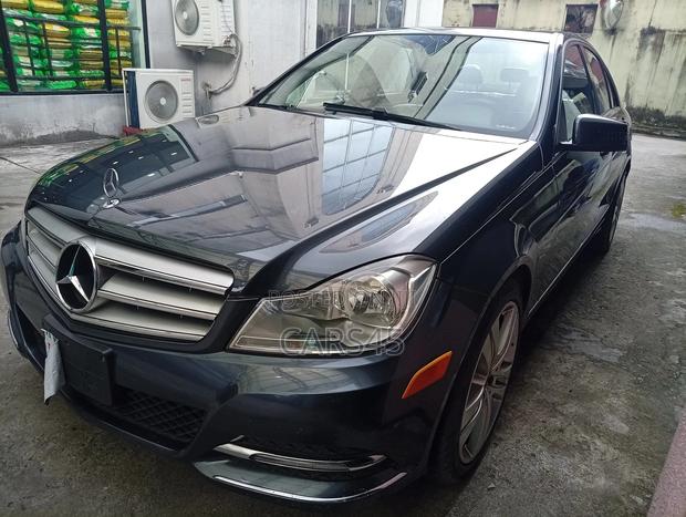 Mercedes-Benz C300 2014 Black