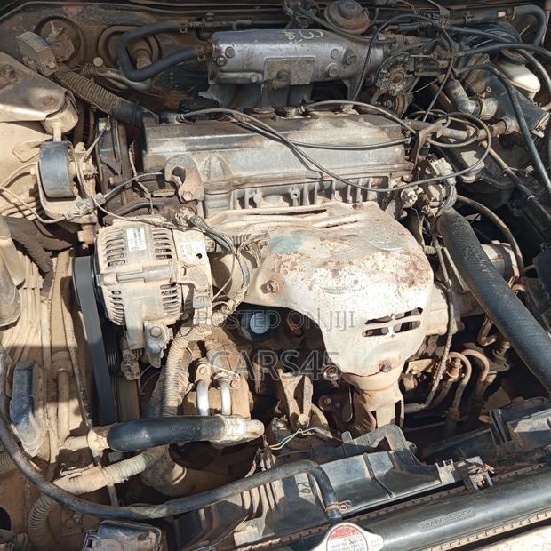 Toyota Camry 2000 Gold