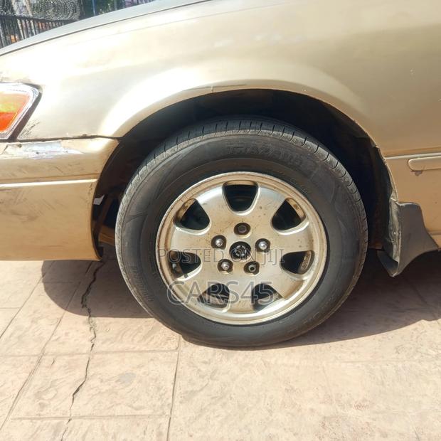 Toyota Camry 2000 Gold