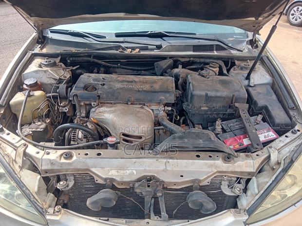 Toyota Camry 2004 Gold