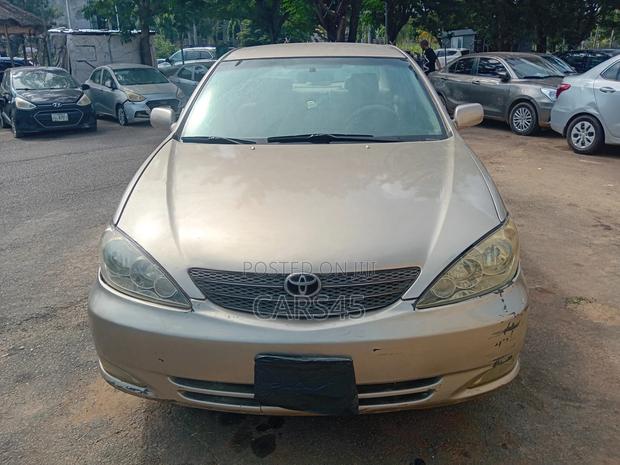 Toyota Camry 2004 Gold