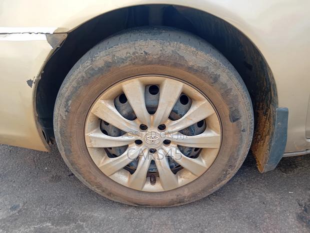 Toyota Camry 2004 Gold