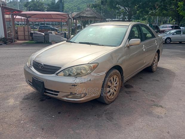 Toyota Camry 2004 Gold