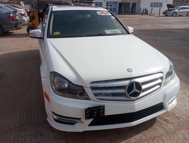 Mercedes-Benz C300 Luxury 4Matic Sedan AWD (3.5L 6cyl 7A) 2014 White