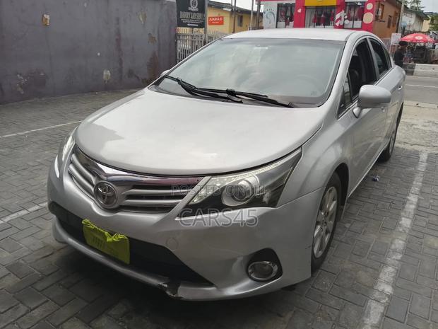 Toyota Avensis 2015 Silver