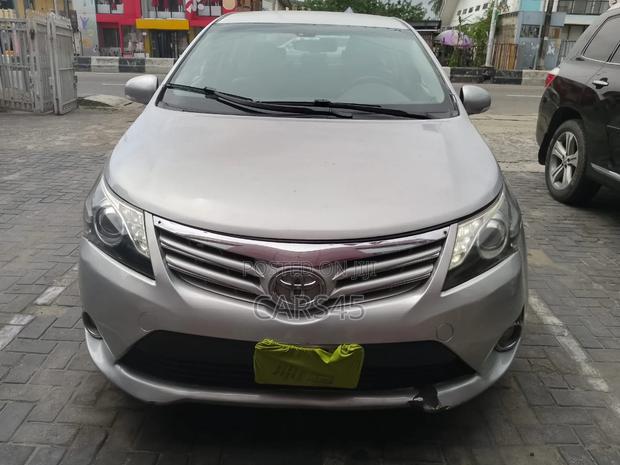 Toyota Avensis 2015 Silver