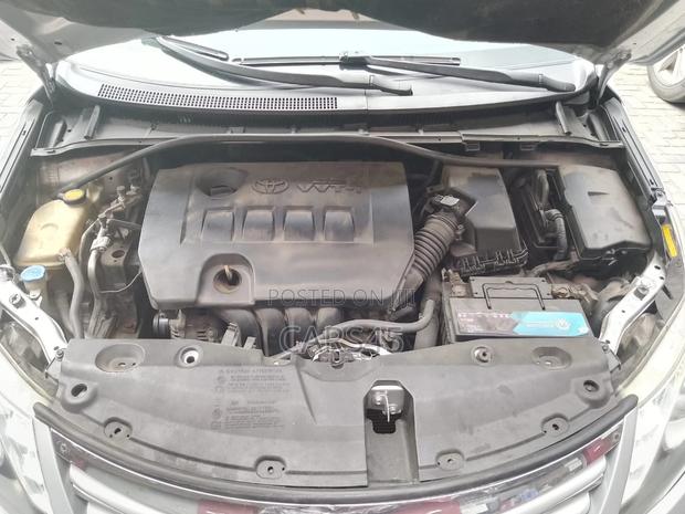 Toyota Avensis 2015 Silver