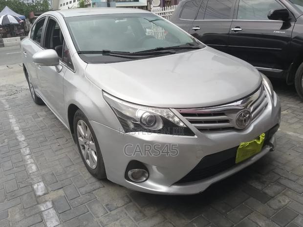 Toyota Avensis 2015 Silver