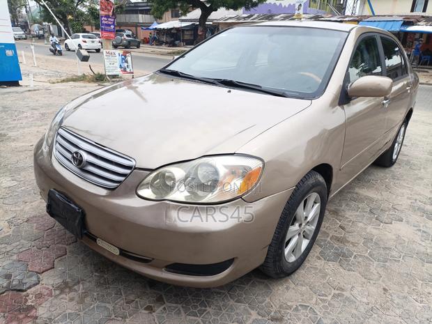 Toyota Corolla 2004 Gold