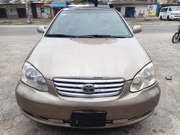 Toyota Corolla 2004 Gold