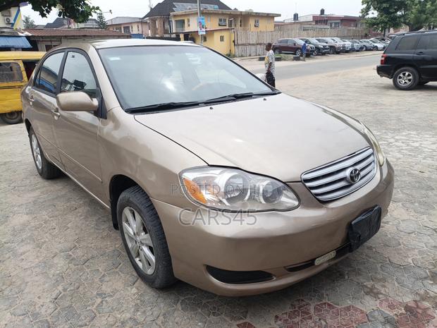 Toyota Corolla 2004 Gold