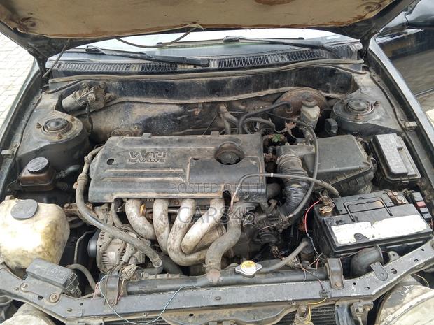 Toyota Corolla 2000 Black