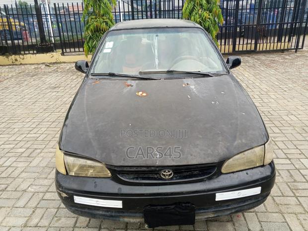 Toyota Corolla 2000 Black