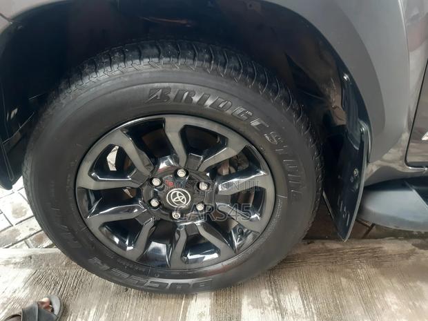 Toyota Hilux 2021 Gray