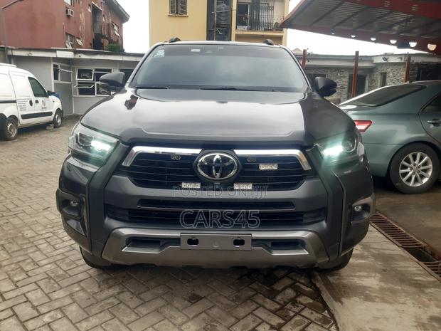 Toyota Hilux 2021 Gray