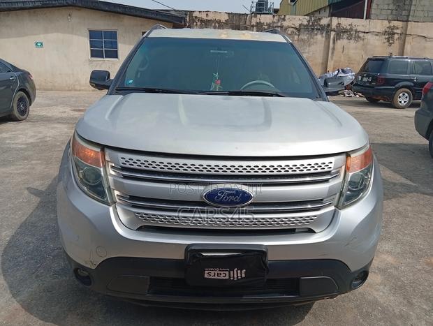 Ford Explorer XLT 4dr 4x4 (3.5L 6cyl 6A) 2011 Silver