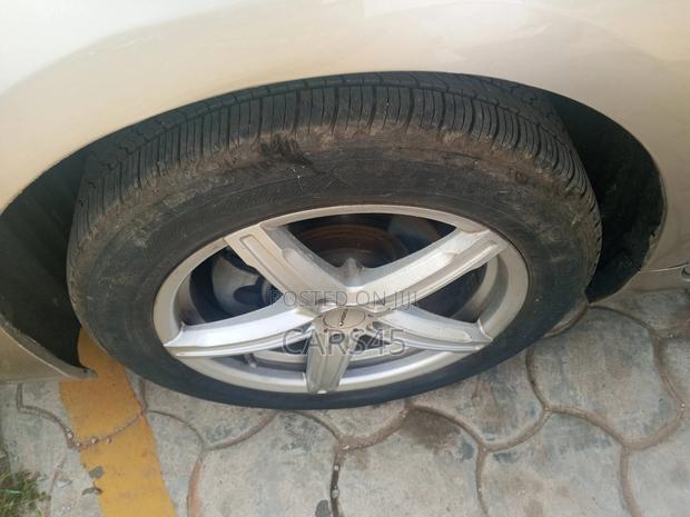 Toyota Camry 2017 Gold