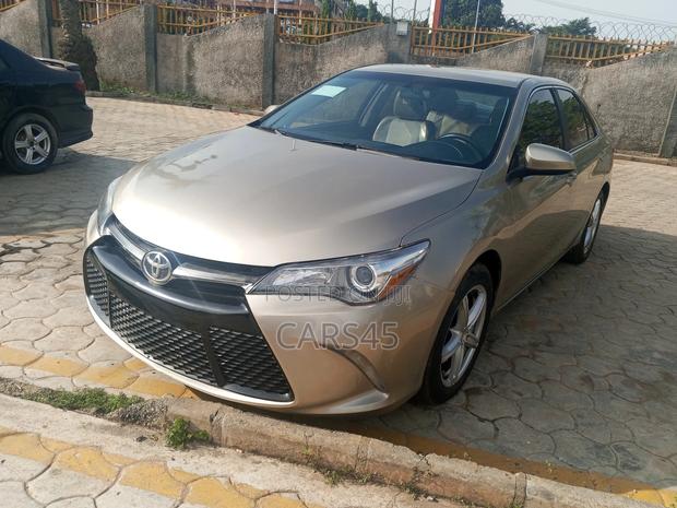 Toyota Camry 2017 Gold