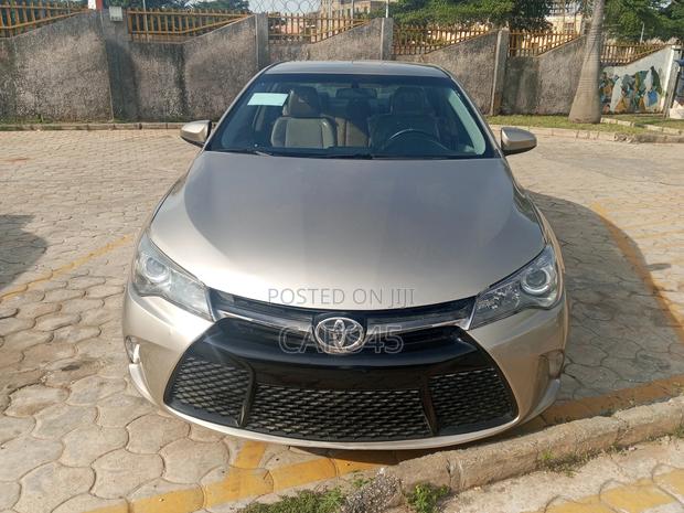 Toyota Camry 2017 Gold