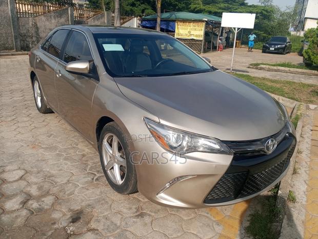 Toyota Camry 2017 Gold