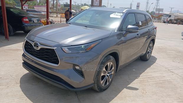 Toyota Highlander 2022 Gray