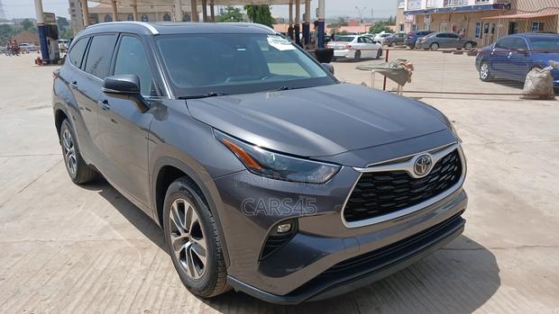 Toyota Highlander 2022 Gray